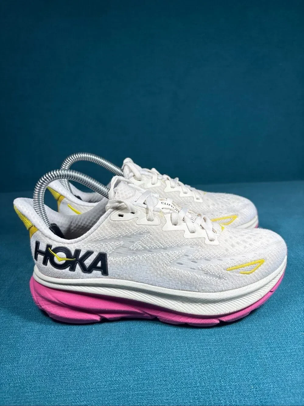 Hoka One One Clifton 9 Eggnog Passion Fruit Women's Size 6 Running Shoes 1127896